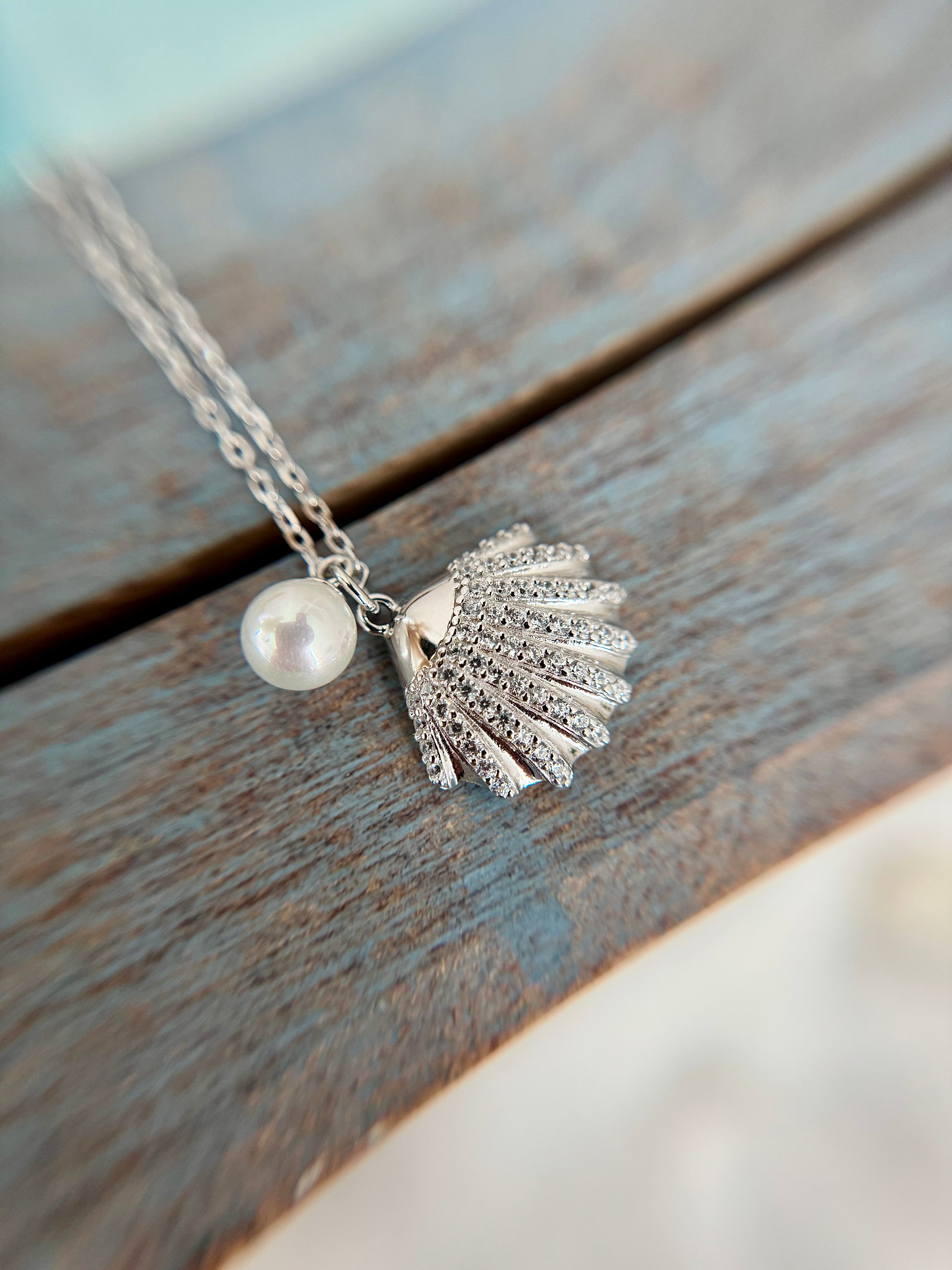 Isla necklace