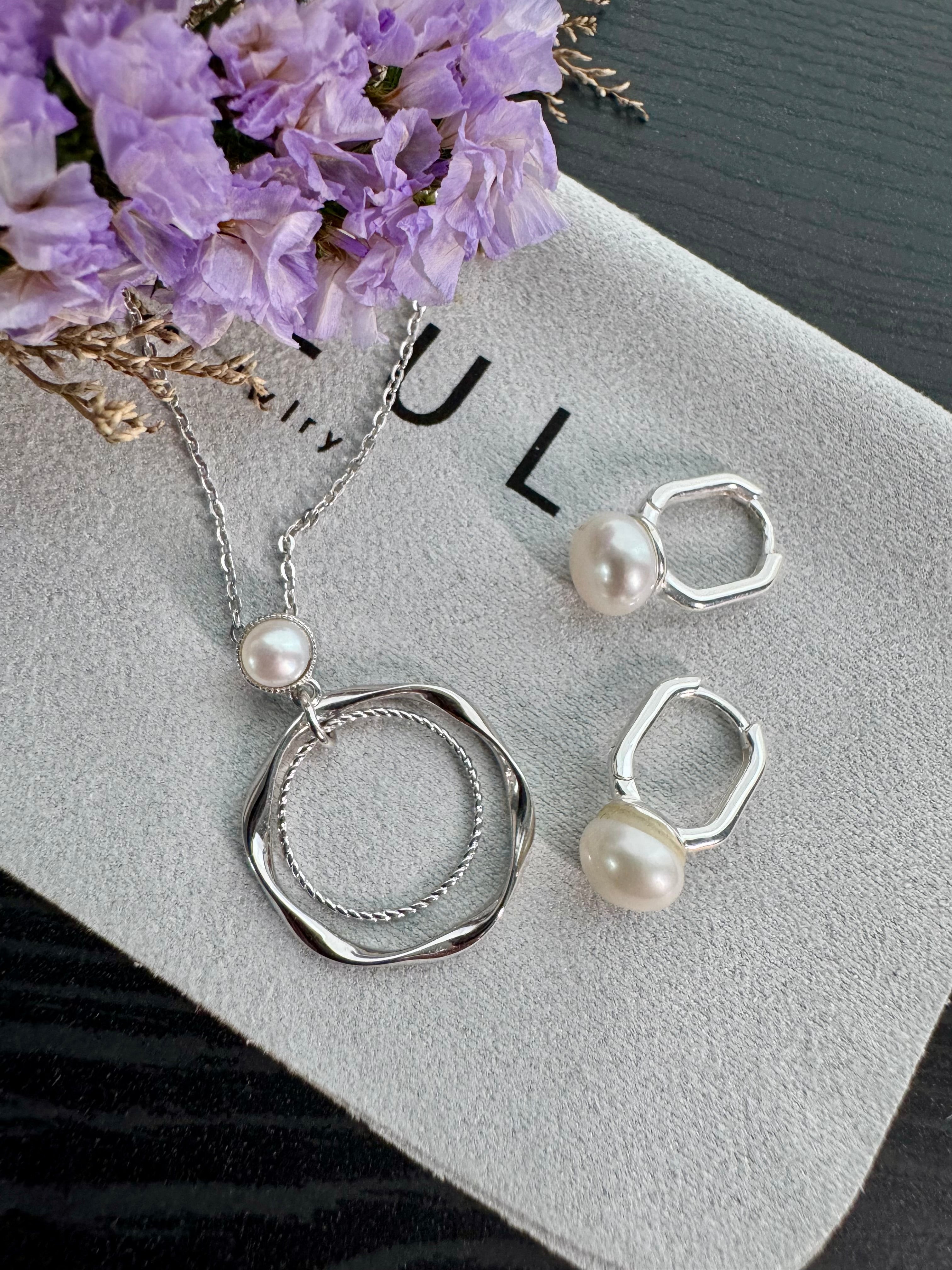 Ronda necklace
