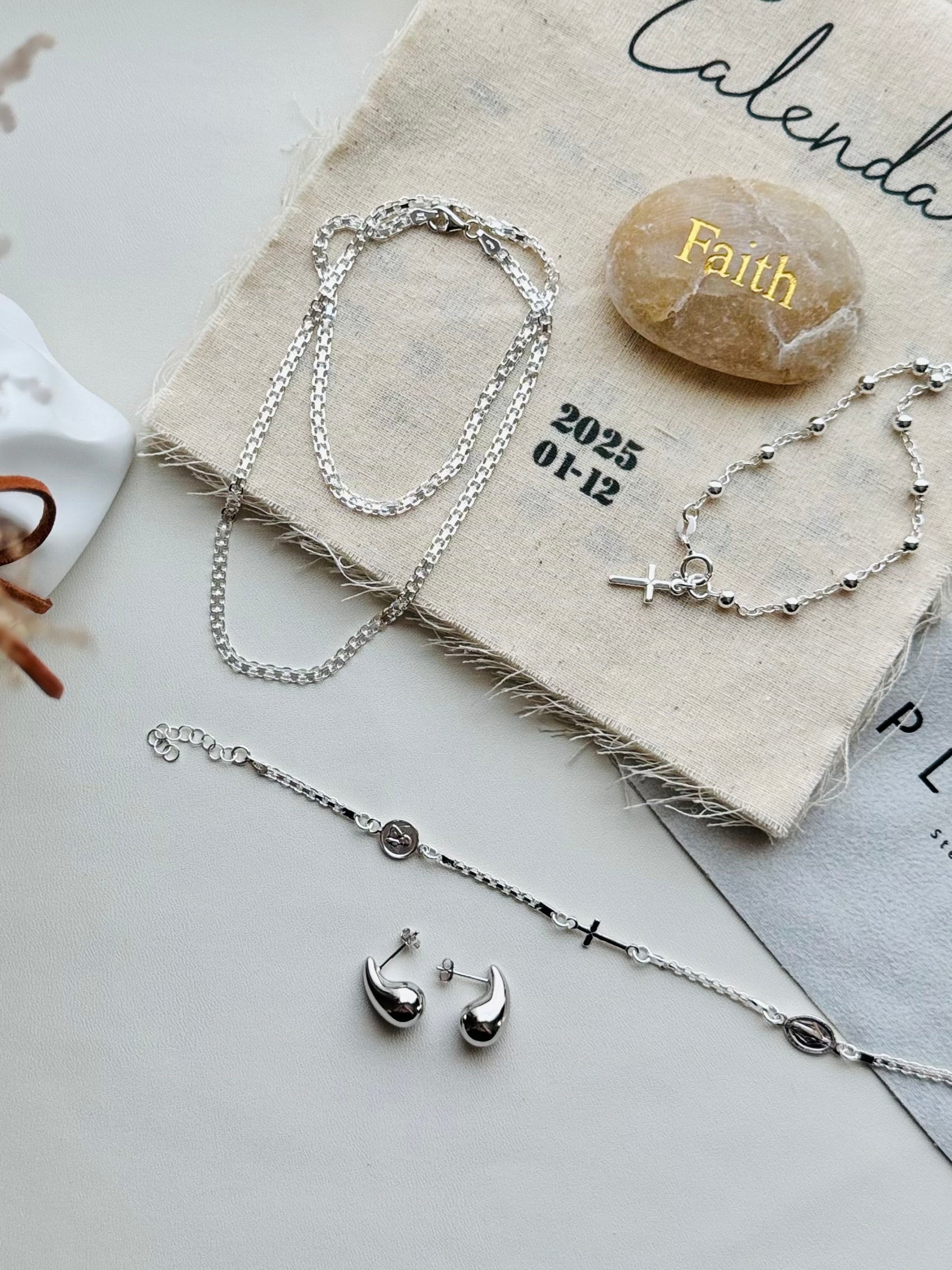 Mary bracelet