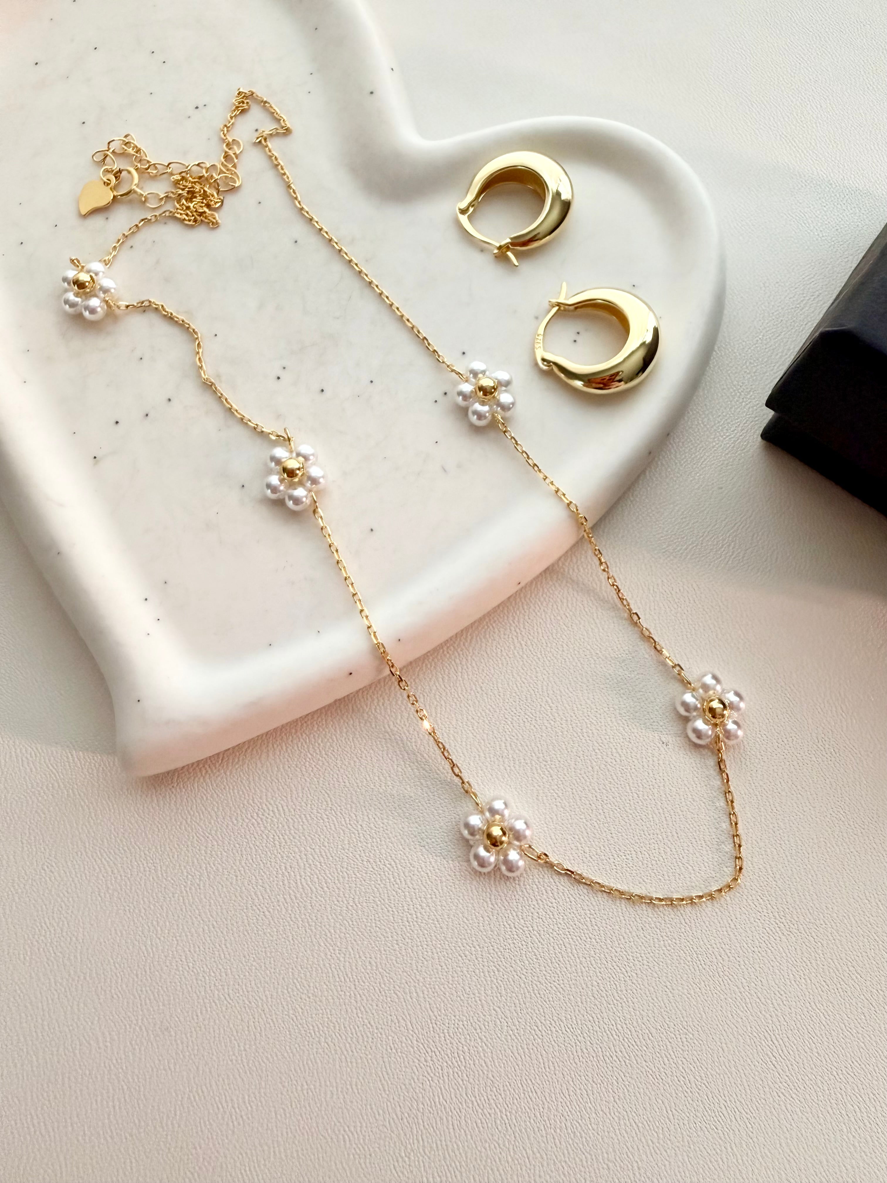 Elara necklace