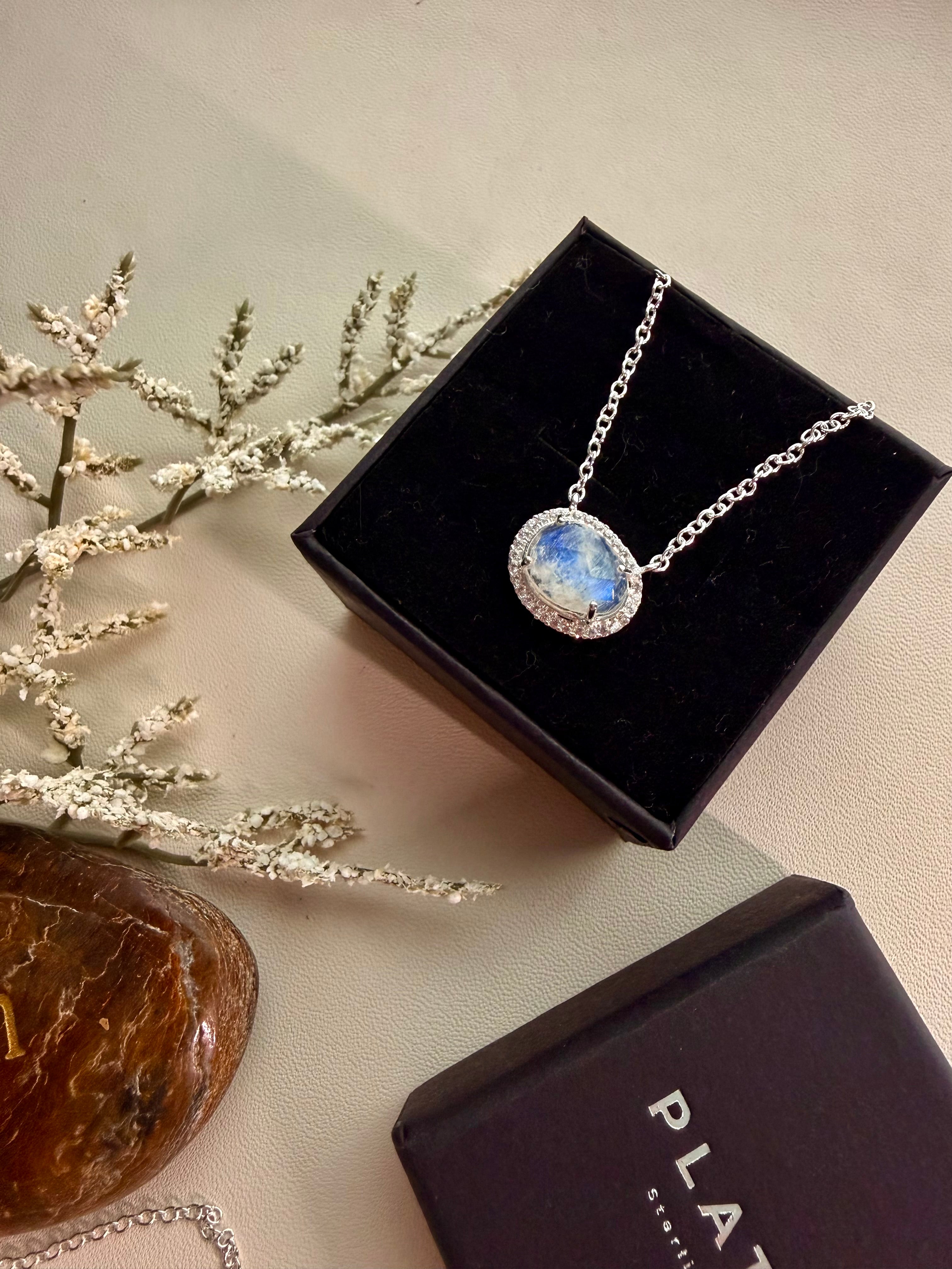 Reina necklace
