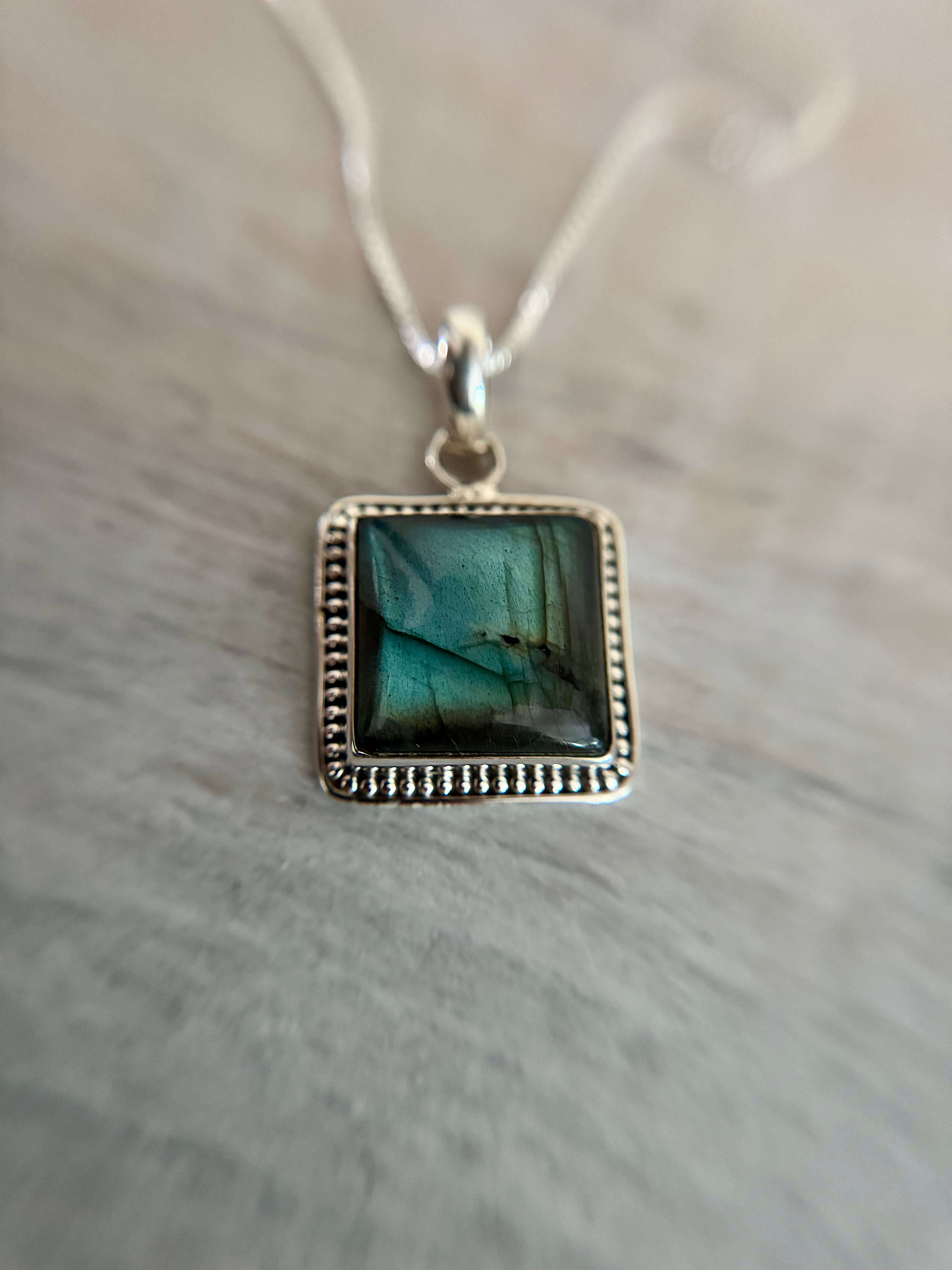 Dalia necklace