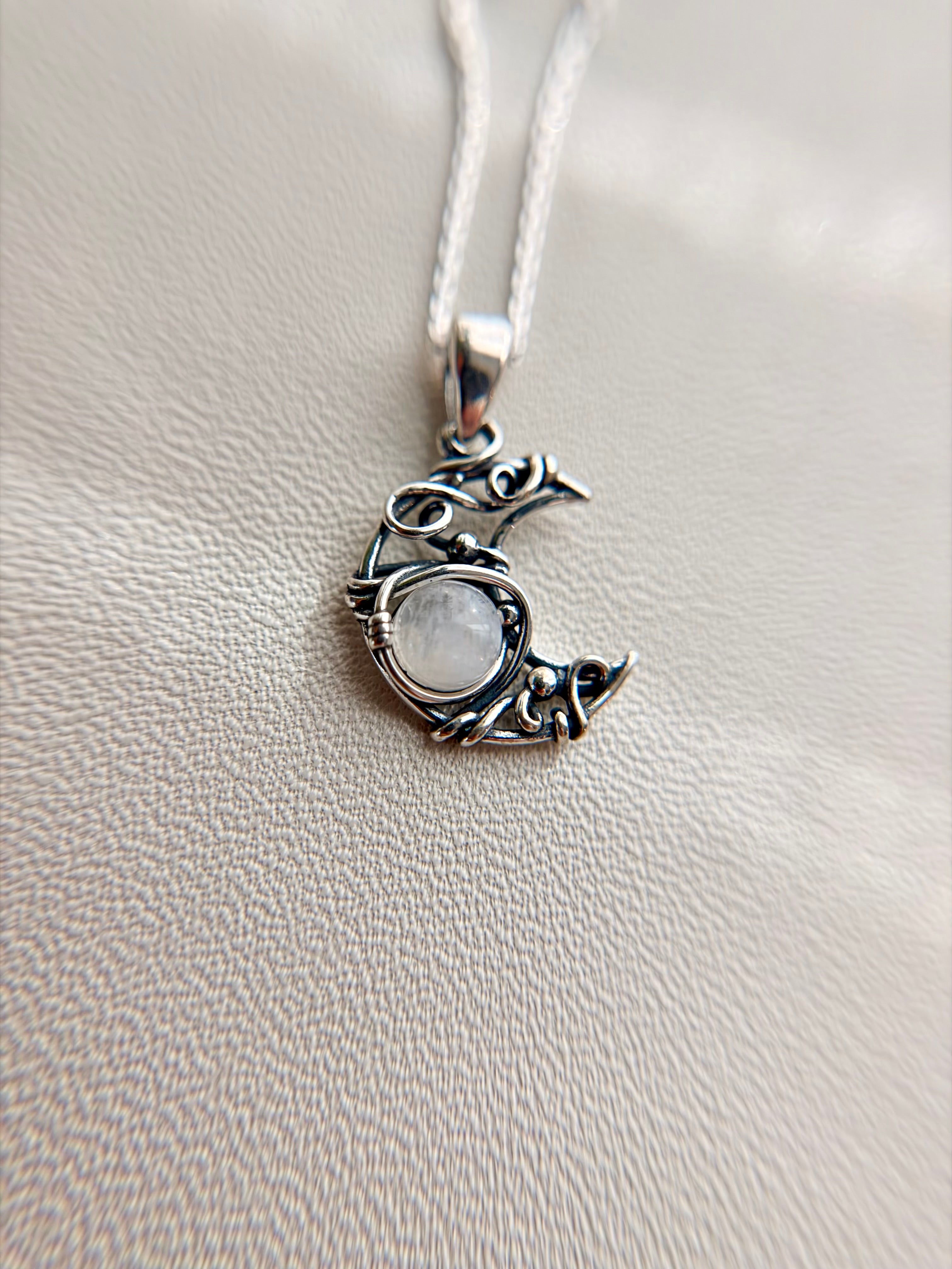 Luna necklace