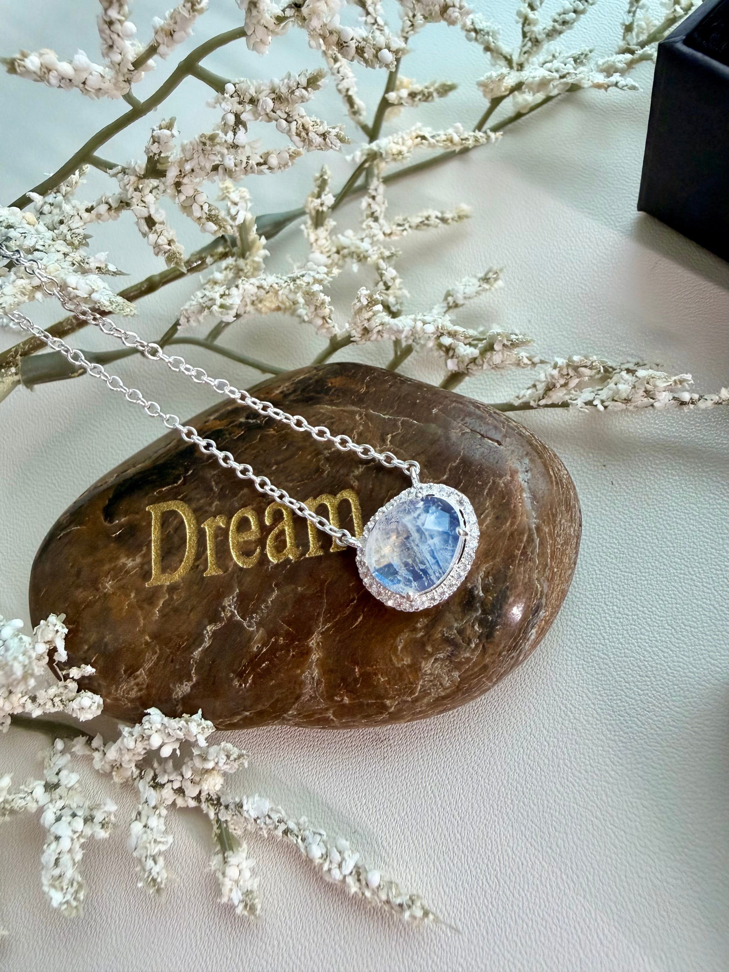 Reina necklace