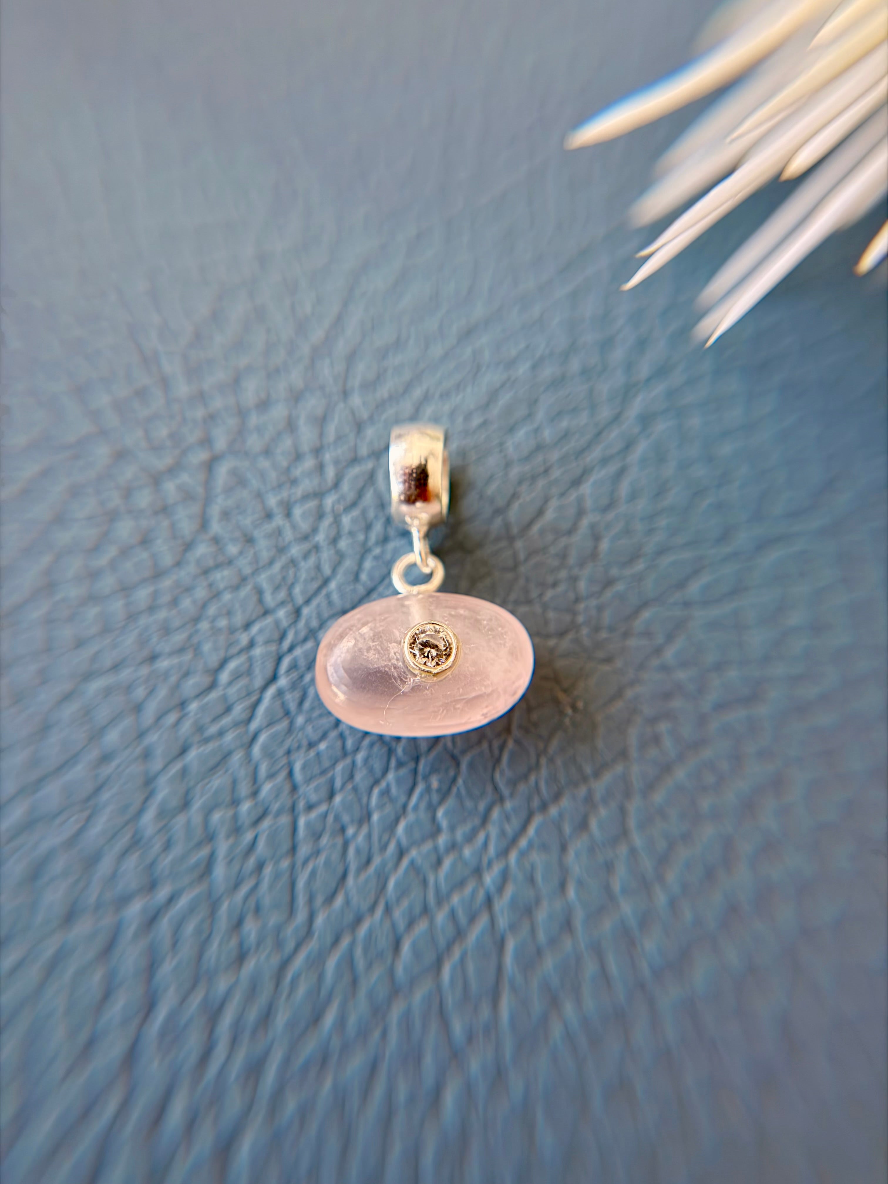 Liz pendant
