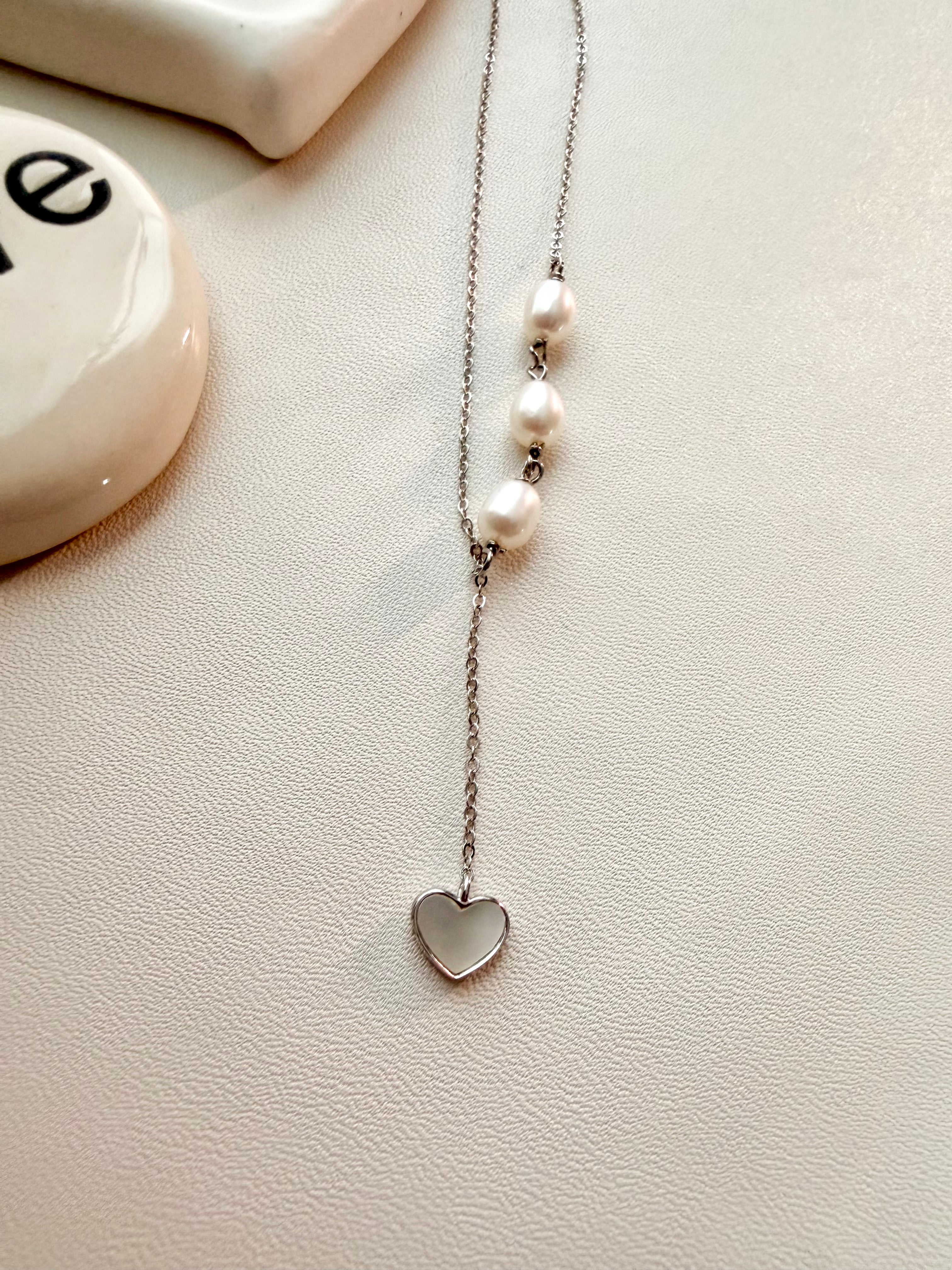 Amora necklace