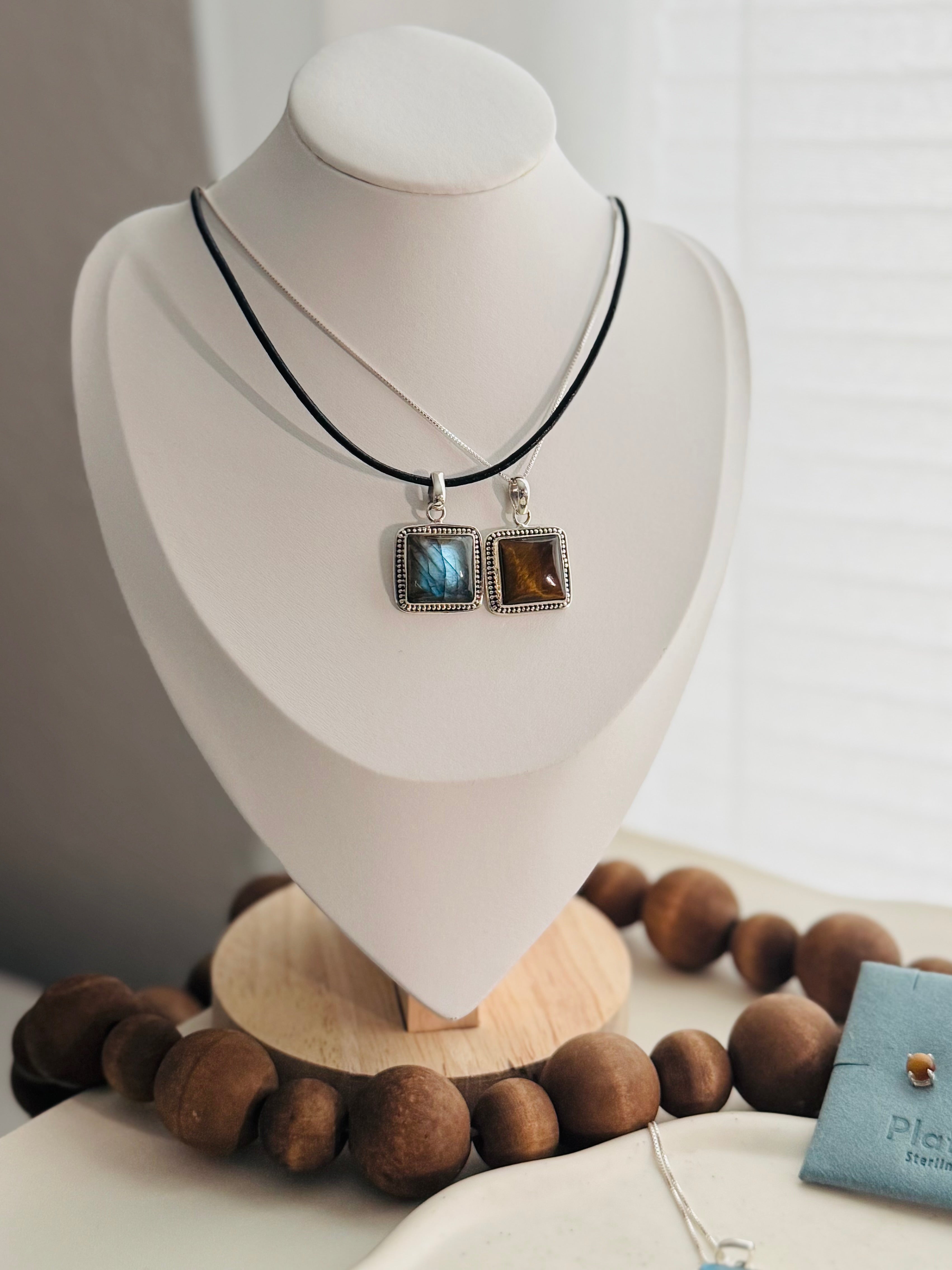 Dalia necklace