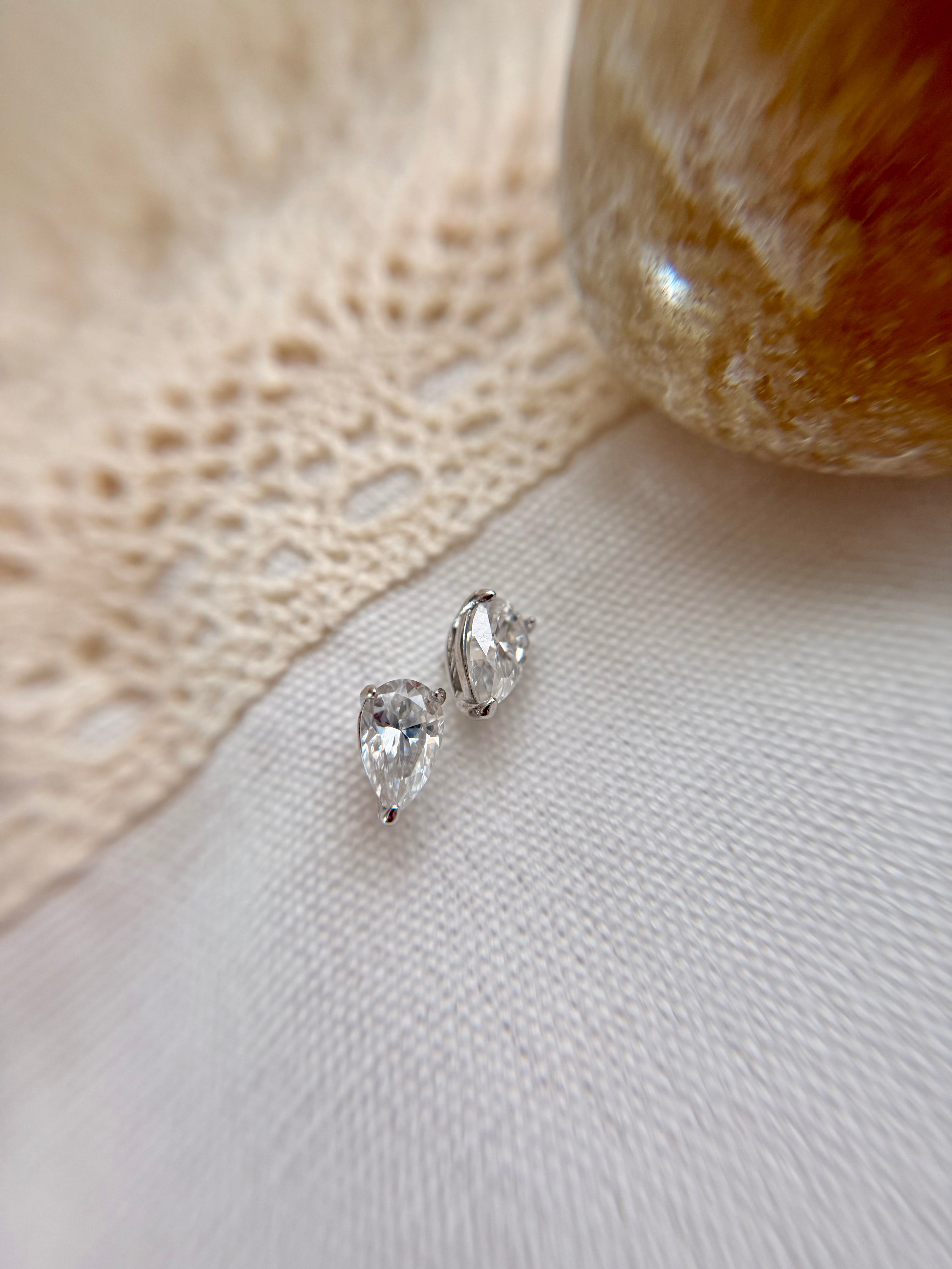 Mariela studs