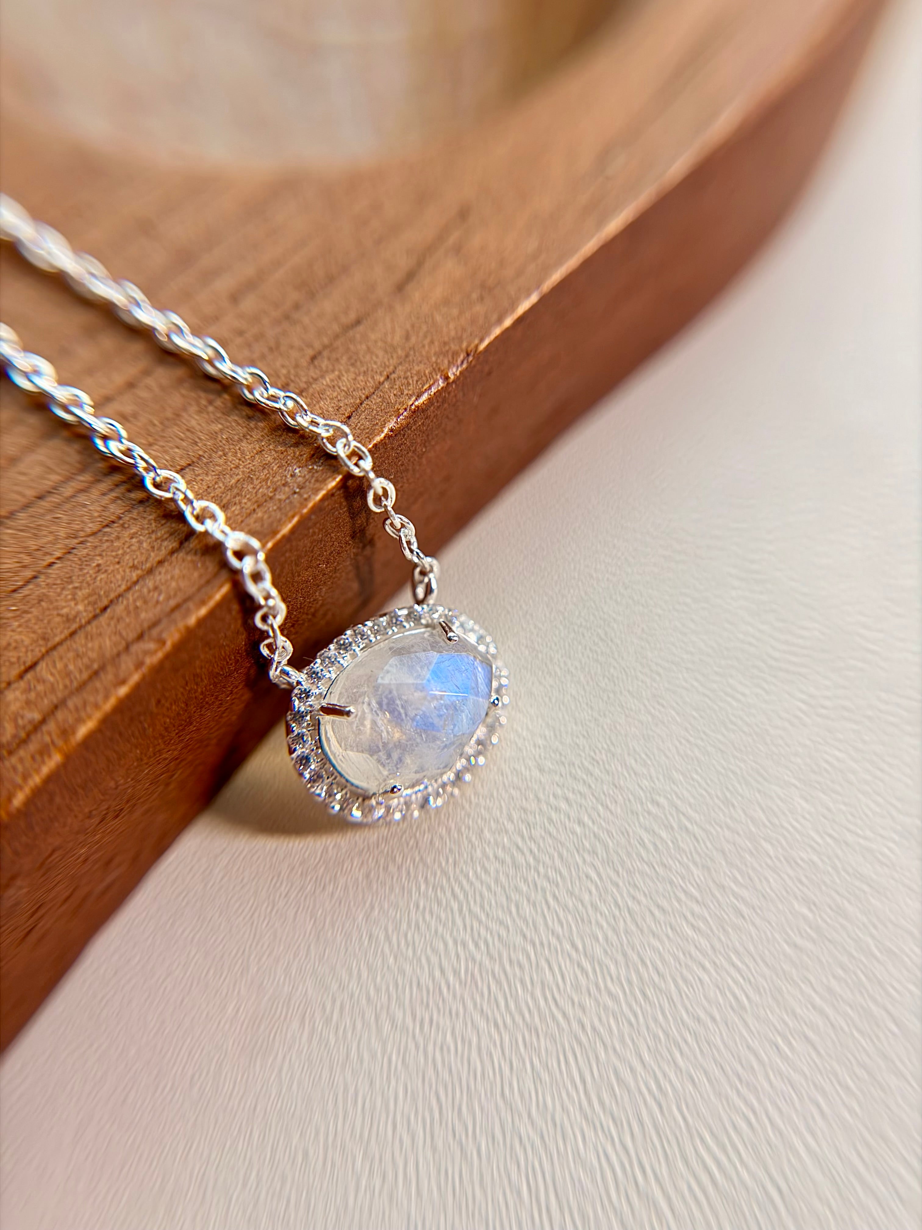 Reina necklace