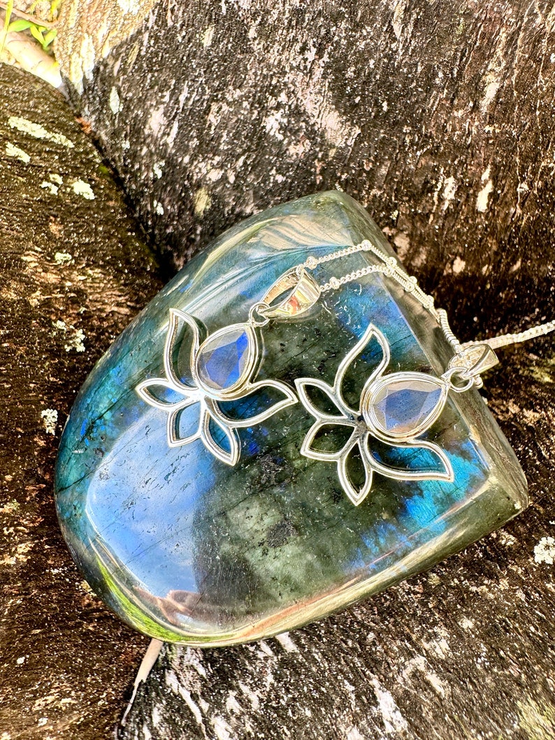 Lotus Flower Necklace | Aylin Necklace | Platazul