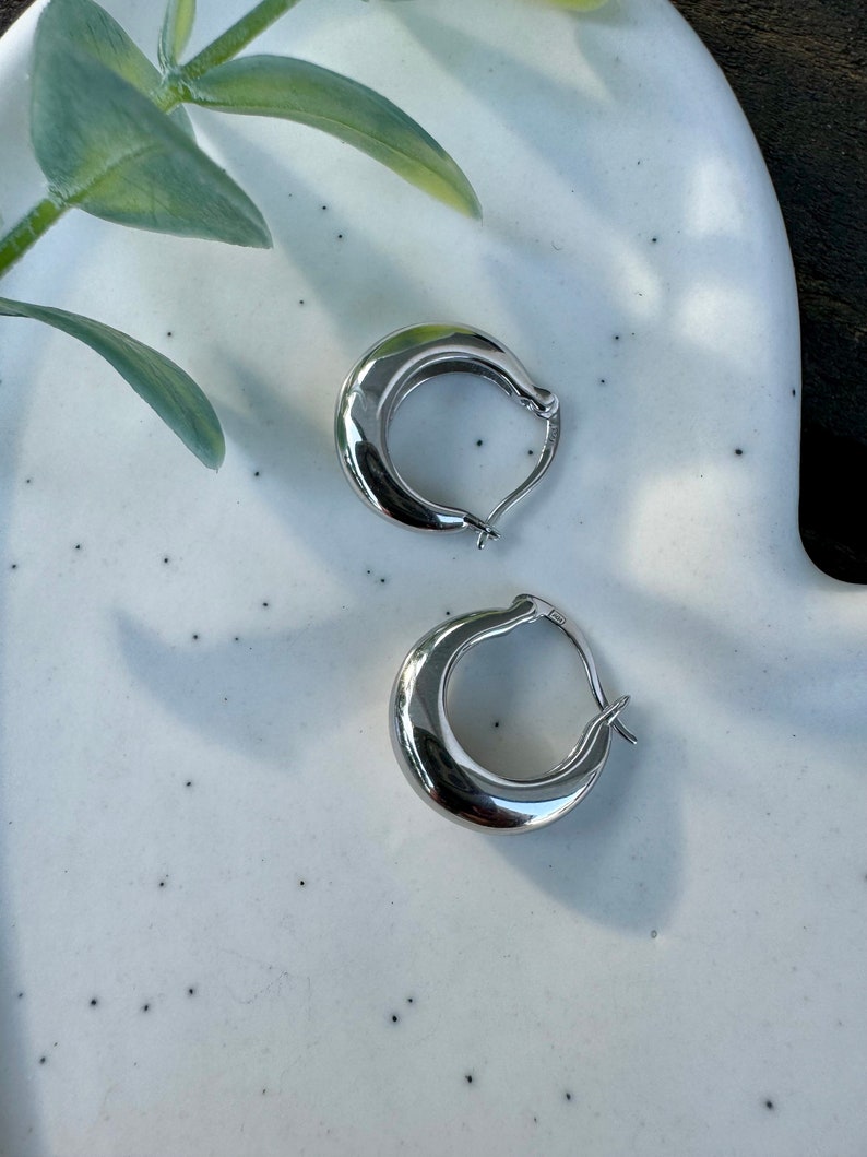 Silver Hoop Earrings For Women | Amara Hoops | Platazul